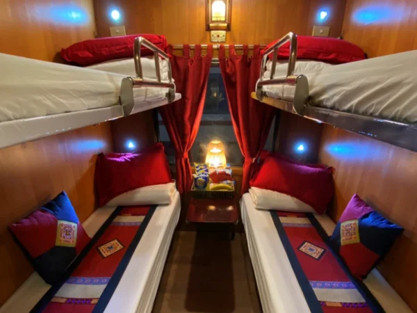 Alternative view of Damitrans Express Train: Overnight Train from Hanoi to Sapa