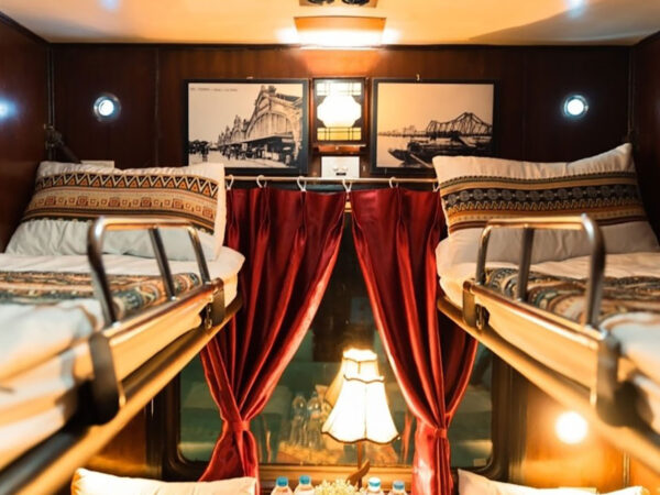 Family Express Train from Hanoi to Lao Cai - Sapa