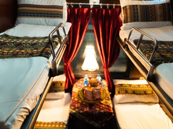 Family Express Train from Hanoi to Lao Cai - Sapa