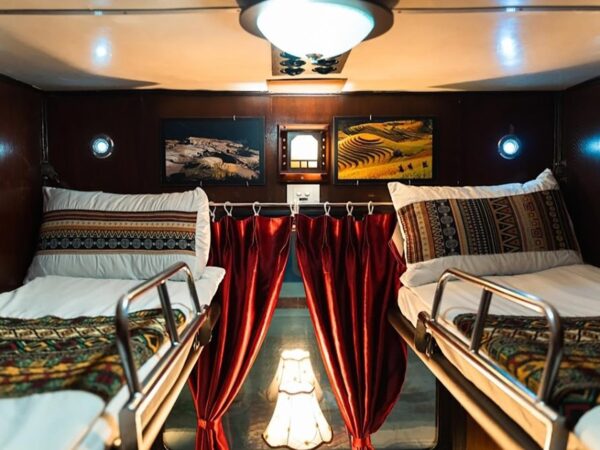 Family Express Train from Hanoi to Lao Cai - Sapa