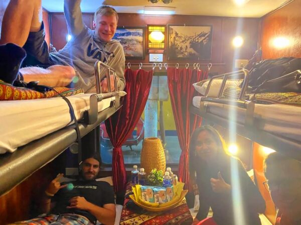 Family Express Train from Hanoi to Lao Cai - Sapa