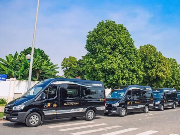Hoang Phu Limousine 9 Seats from Hanoi to Halong Bay