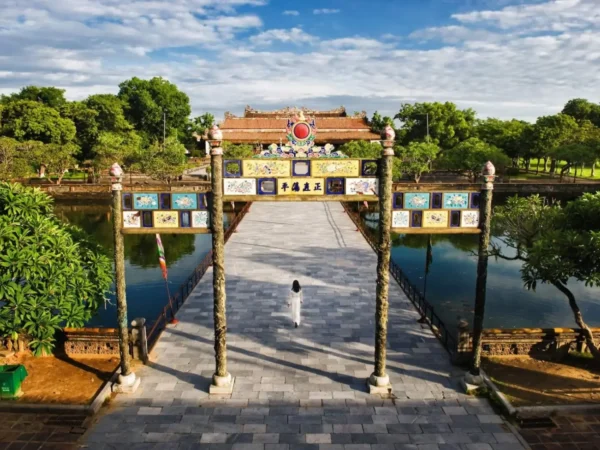 Hue Day Tour from Da Nang – Visit Imperial City & Tombs