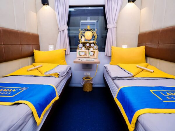 Alternative view of Laman Express Train Hanoi to Sapa